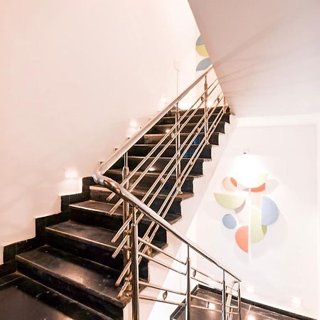 Hotel O Neatflix And Chill Exclusive บูบันเนสชวาร์ ภายนอก รูปภาพ